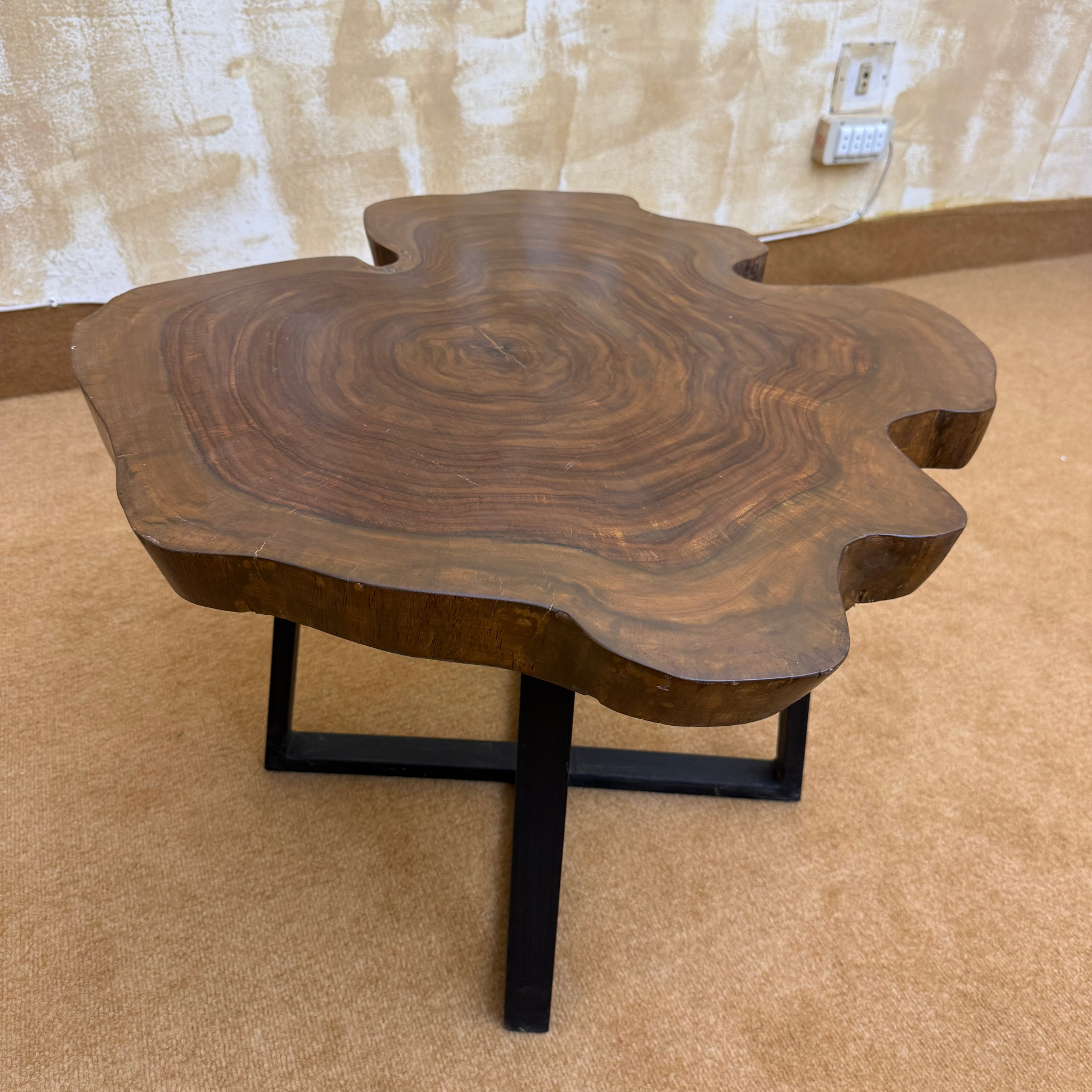 Live Edge Central Round Table – Sheesham Wood Top with Metal Legs